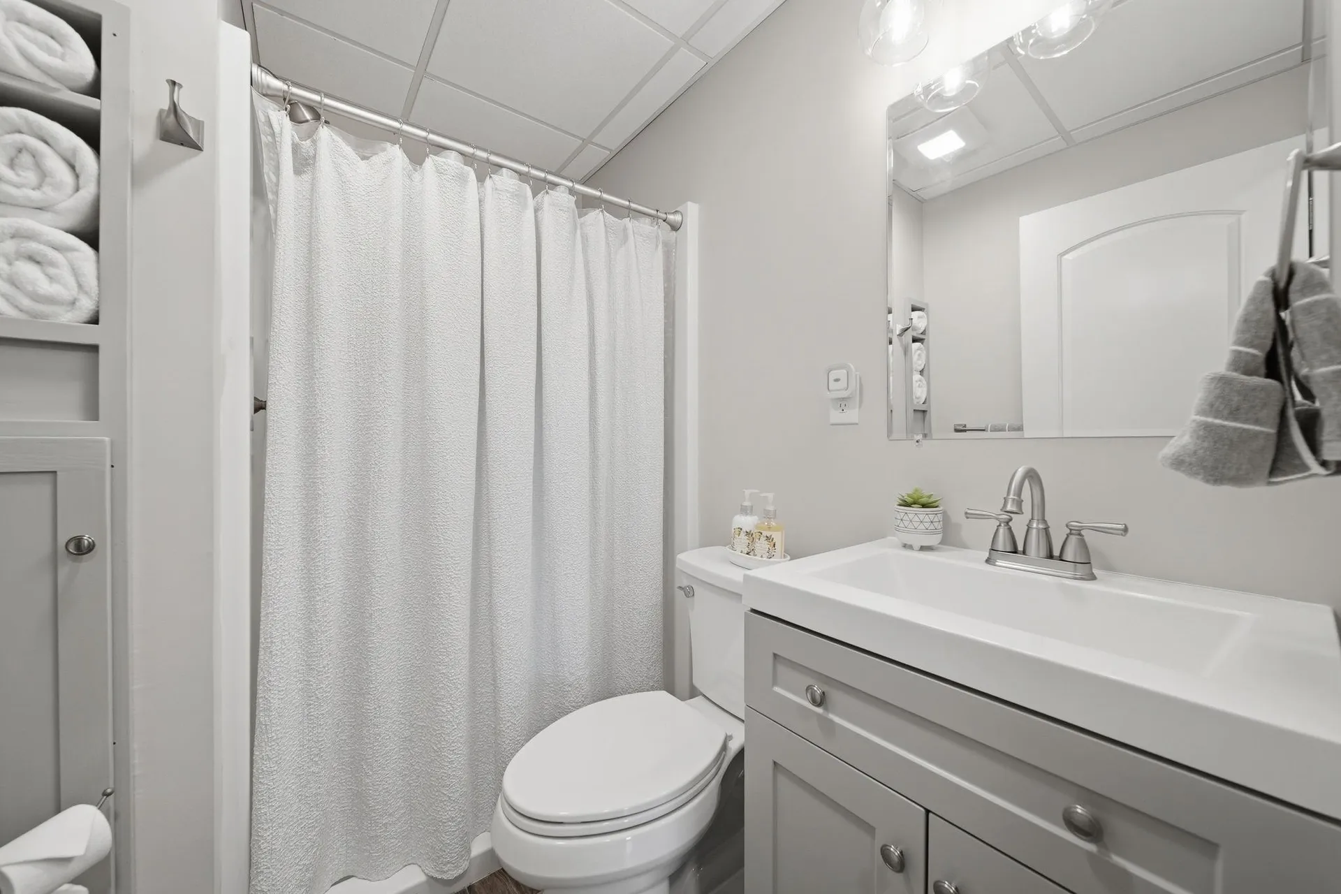 8 Ledgewood Drive Londonderry NH 03053