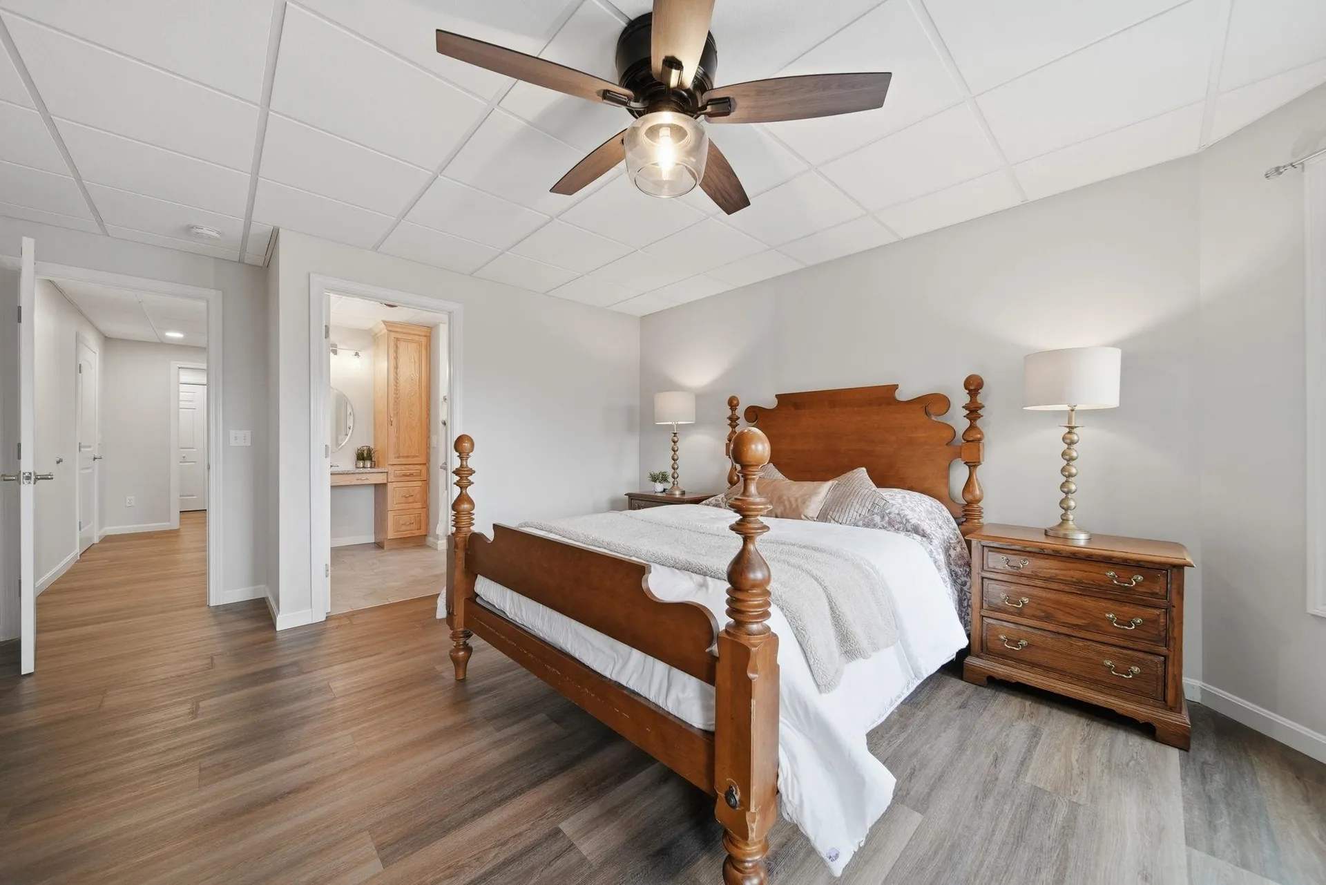 8 Ledgewood Drive Londonderry NH 03053