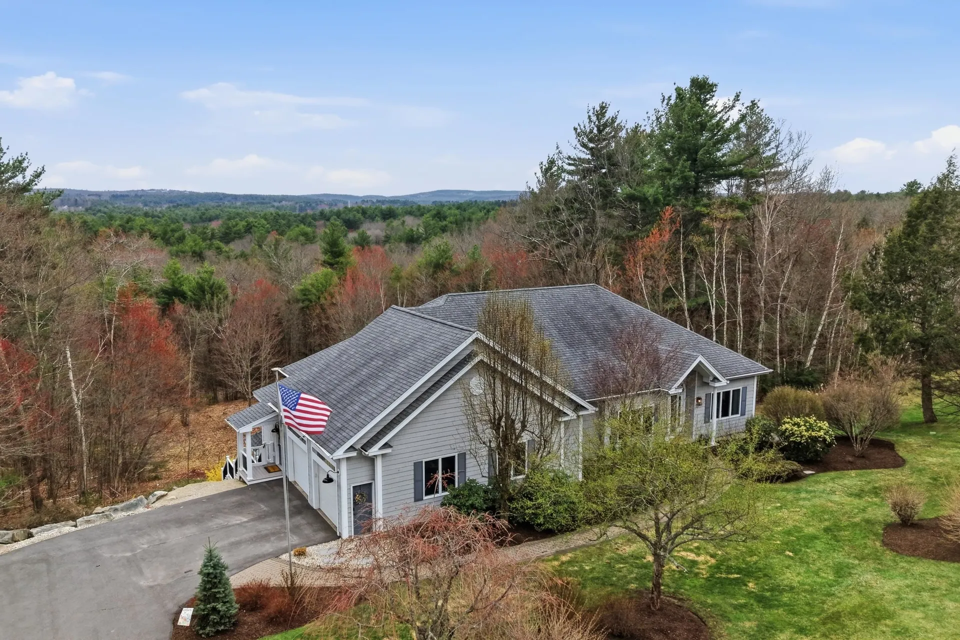 8 Ledgewood Drive Londonderry NH 03053