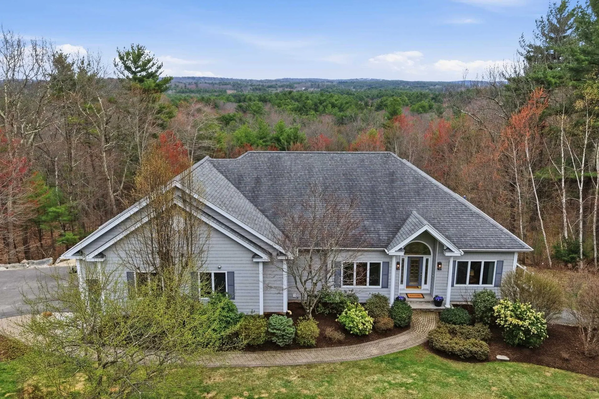 8 Ledgewood Drive Londonderry NH 03053