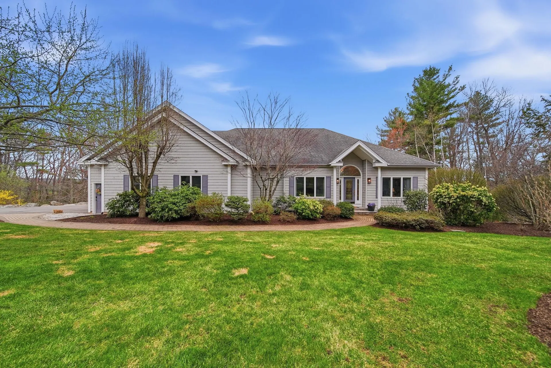 8 Ledgewood Drive Londonderry NH 03053