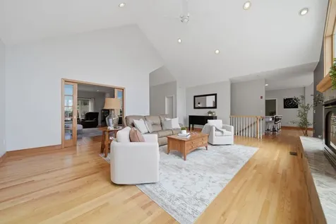 8 Ledgewood Drive Londonderry NH 03053