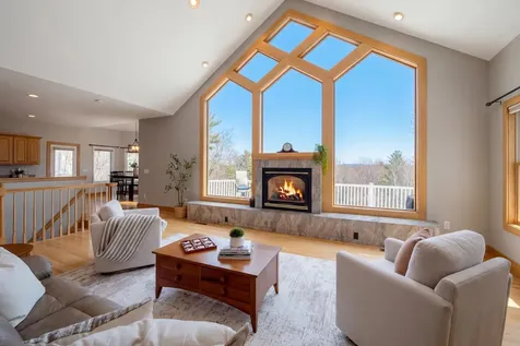 8 Ledgewood Drive Londonderry NH 03053