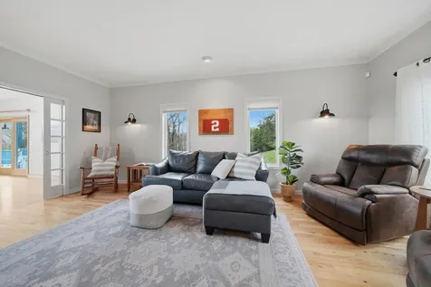 8 Ledgewood Drive Londonderry NH 03053