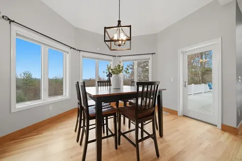8 Ledgewood Drive Londonderry NH 03053