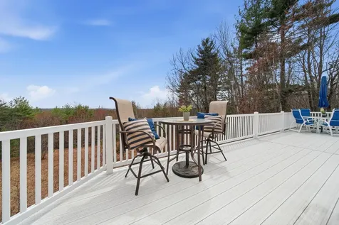8 Ledgewood Drive Londonderry NH 03053
