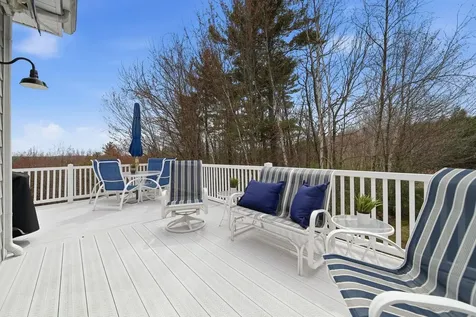 8 Ledgewood Drive Londonderry NH 03053