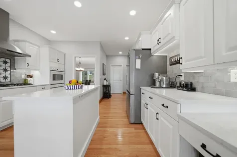 8 Ledgewood Drive Londonderry NH 03053