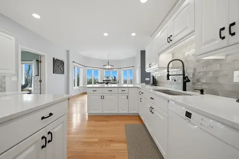 8 Ledgewood Drive Londonderry NH 03053