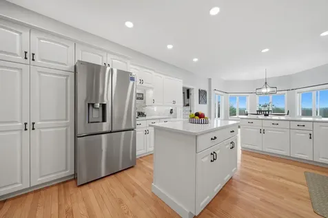 8 Ledgewood Drive Londonderry NH 03053
