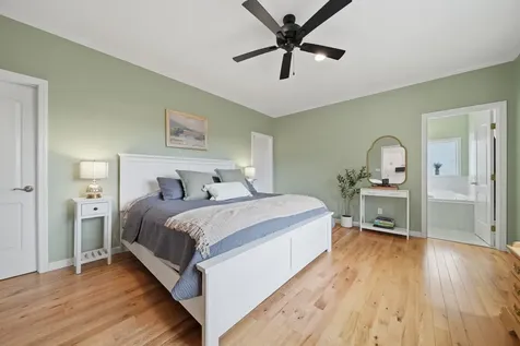 8 Ledgewood Drive Londonderry NH 03053