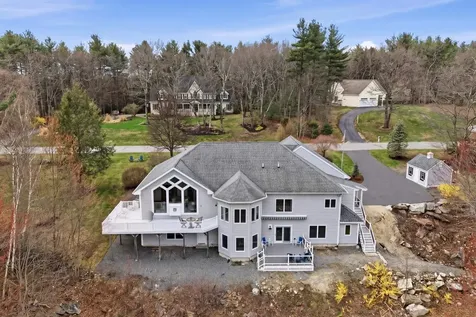 8 Ledgewood Drive Londonderry NH 03053