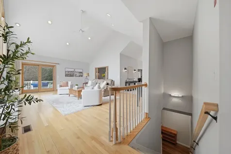8 Ledgewood Drive Londonderry NH 03053