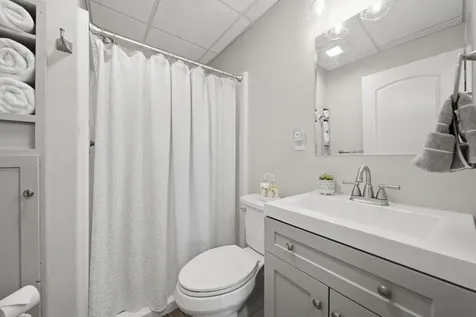 8 Ledgewood Drive Londonderry NH 03053