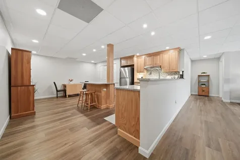 8 Ledgewood Drive Londonderry NH 03053