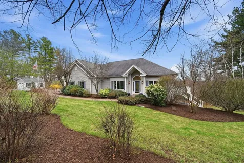 8 Ledgewood Drive Londonderry NH 03053
