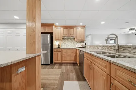8 Ledgewood Drive Londonderry NH 03053