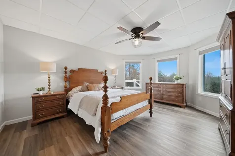 8 Ledgewood Drive Londonderry NH 03053