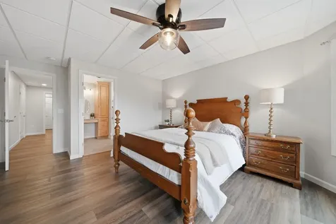 8 Ledgewood Drive Londonderry NH 03053