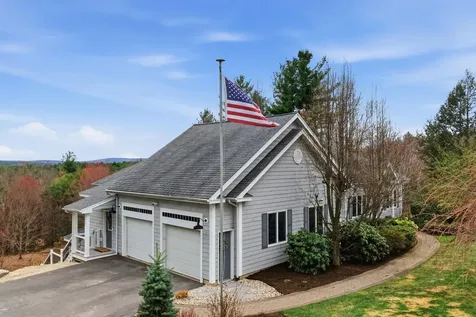 8 Ledgewood Drive Londonderry NH 03053
