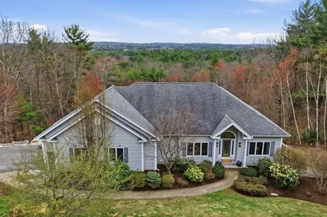 8 Ledgewood Drive Londonderry NH 03053
