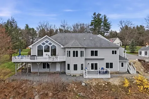8 Ledgewood Drive Londonderry NH 03053