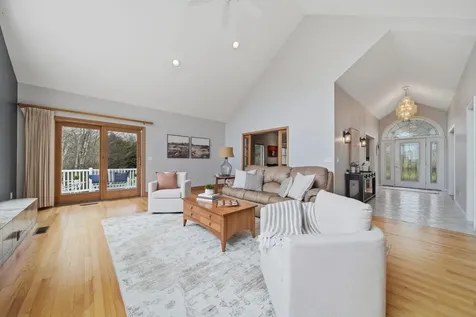 8 Ledgewood Drive Londonderry NH 03053