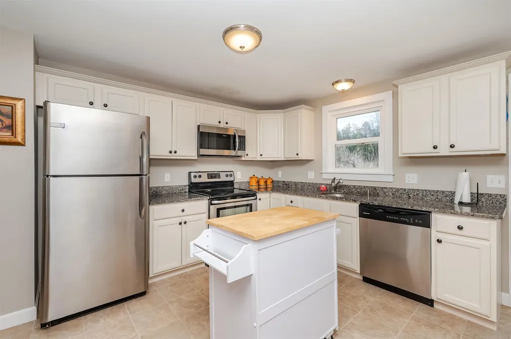 28 Midway Park Somersworth NH 03878