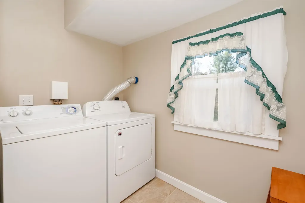 28 Midway Park Somersworth NH 03878