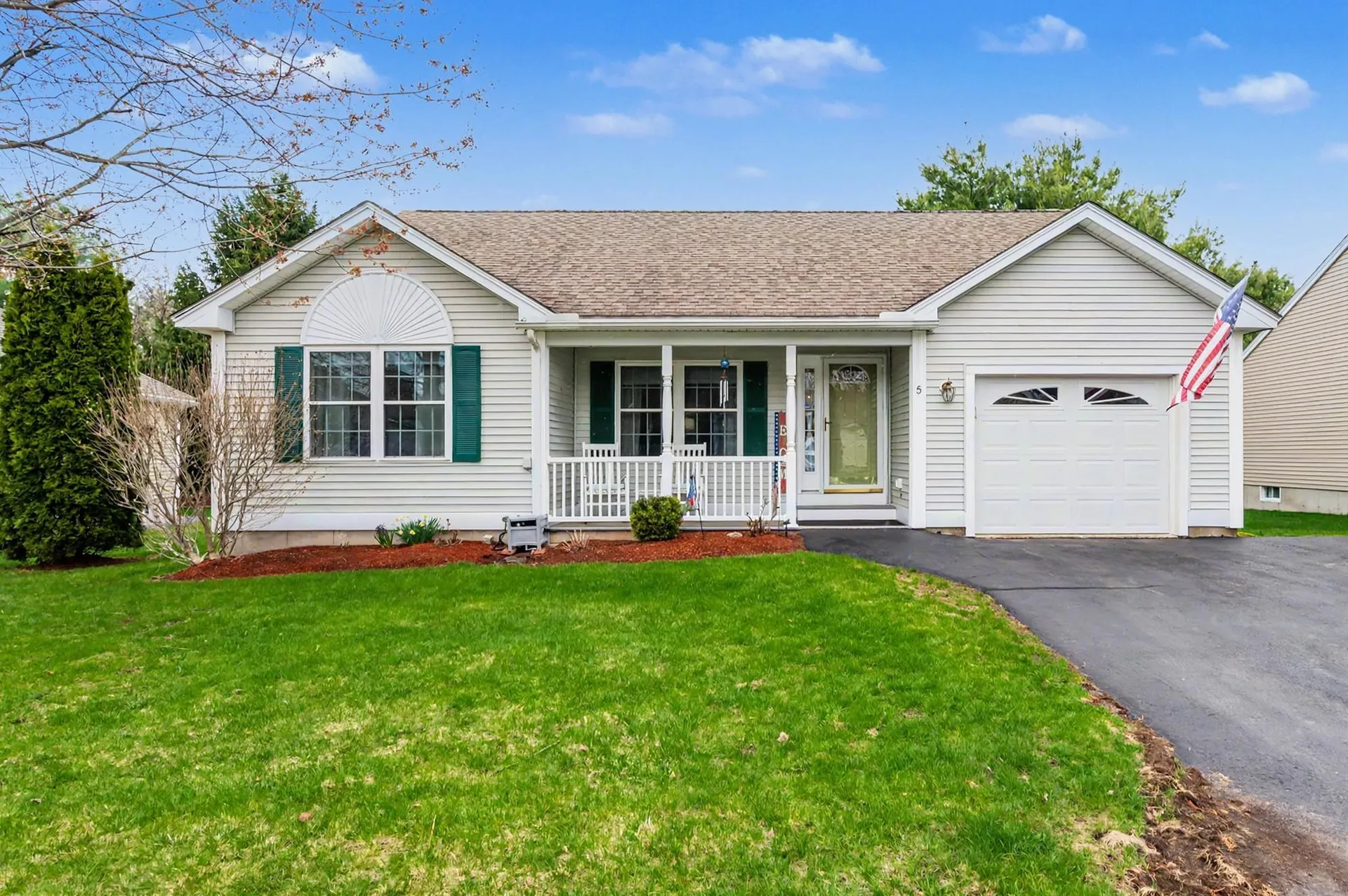 5 Madeleine Court Hudson NH 03051