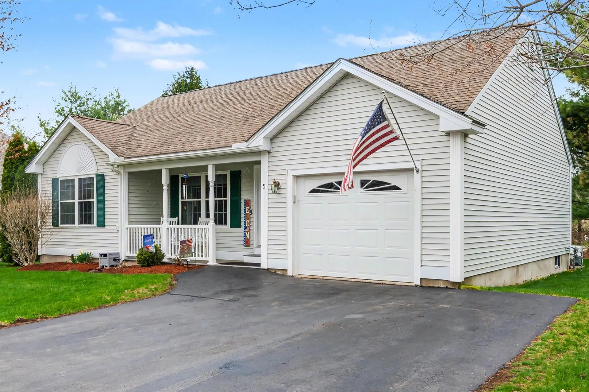5 Madeleine Court Hudson NH 03051
