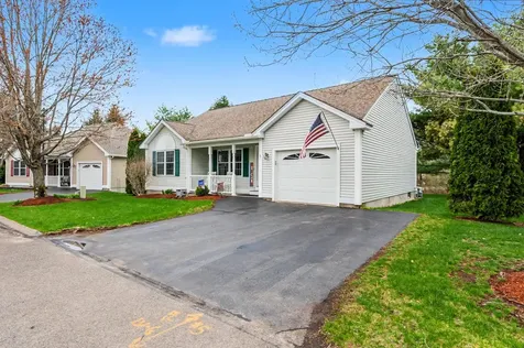 5 Madeleine Court Hudson NH 03051