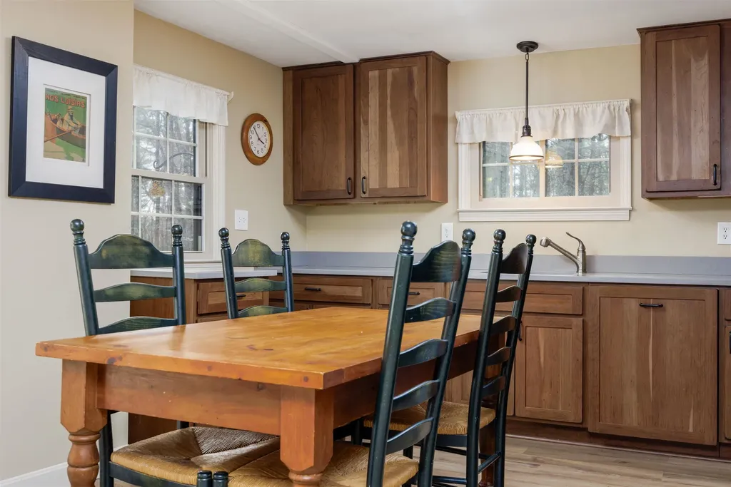 10 Shorewood Estates Road Unity NH 03773