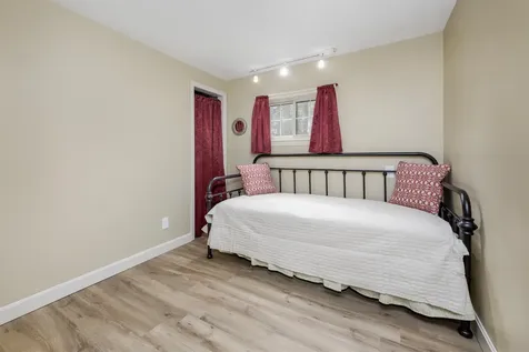 10 Shorewood Estates Road Unity NH 03773