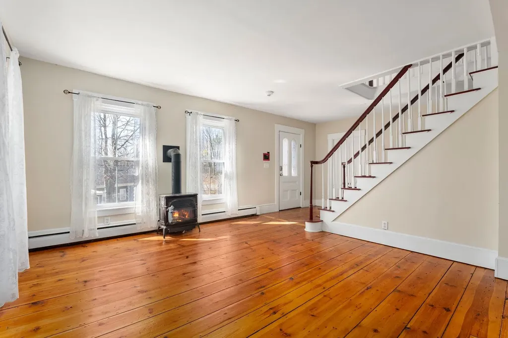 67 Demeritt Avenue Lee NH 03861