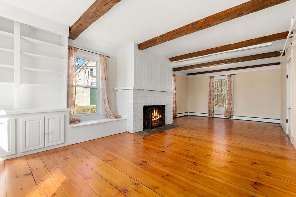 67 Demeritt Avenue Lee NH 03861