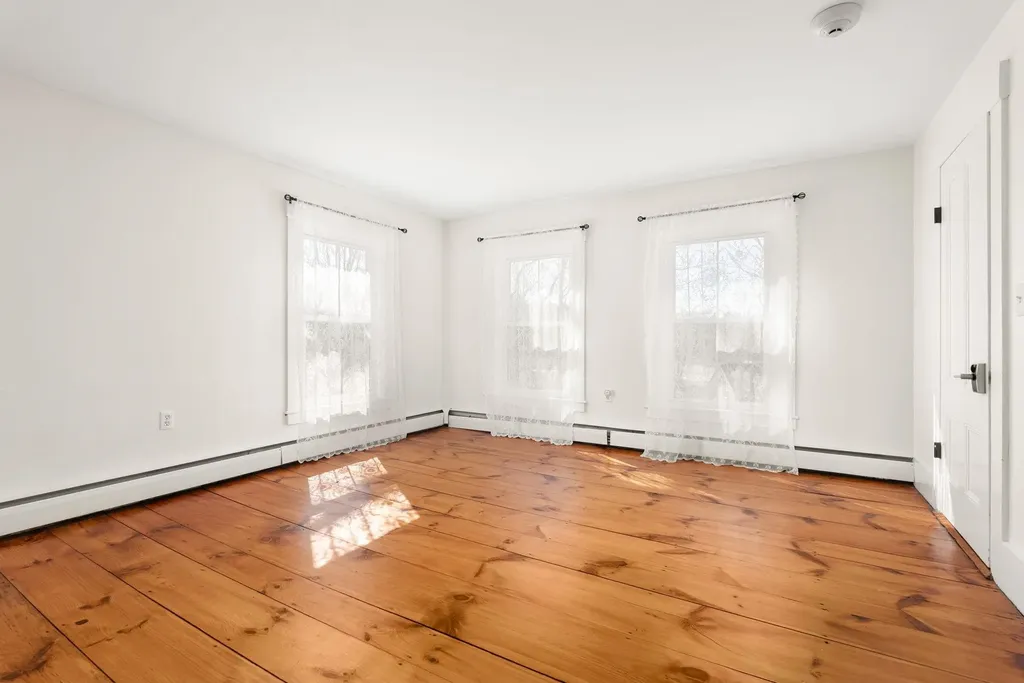 67 Demeritt Avenue Lee NH 03861