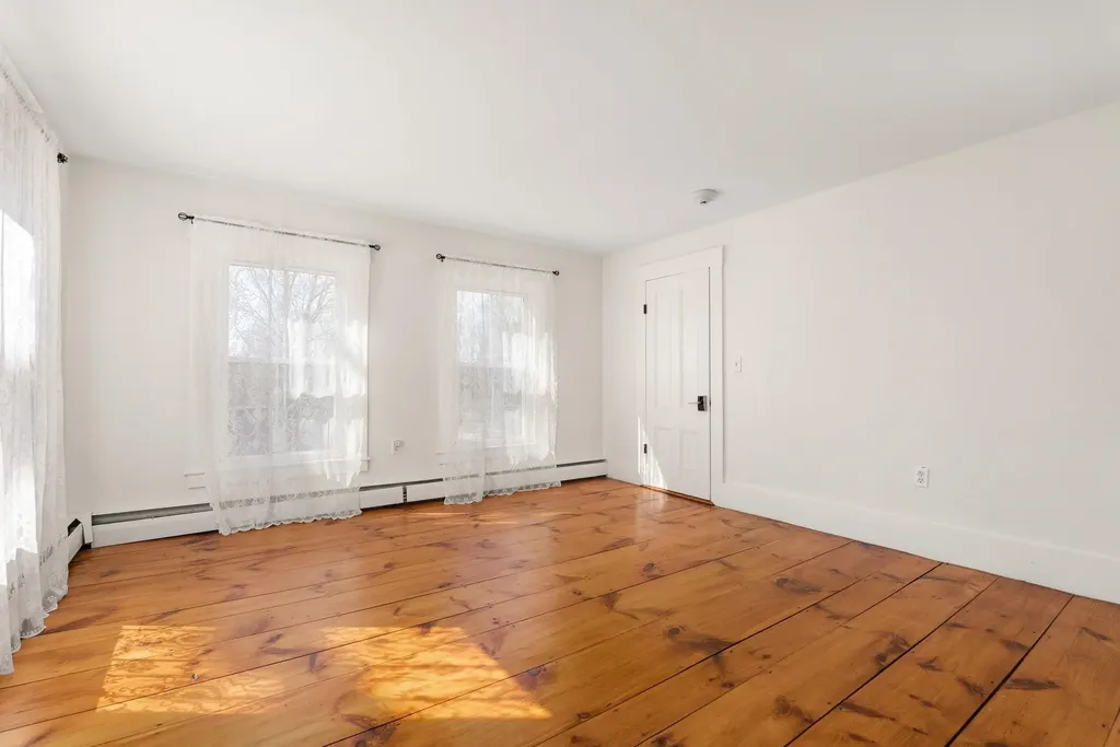 67 Demeritt Avenue Lee NH 03861