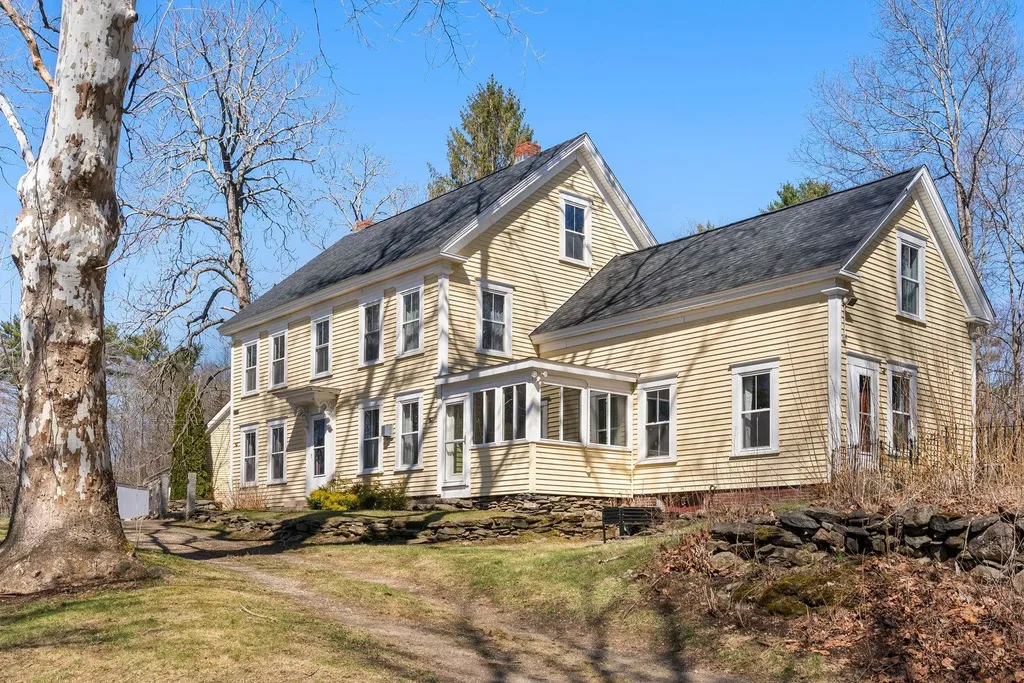 67 Demeritt Avenue Lee NH 03861