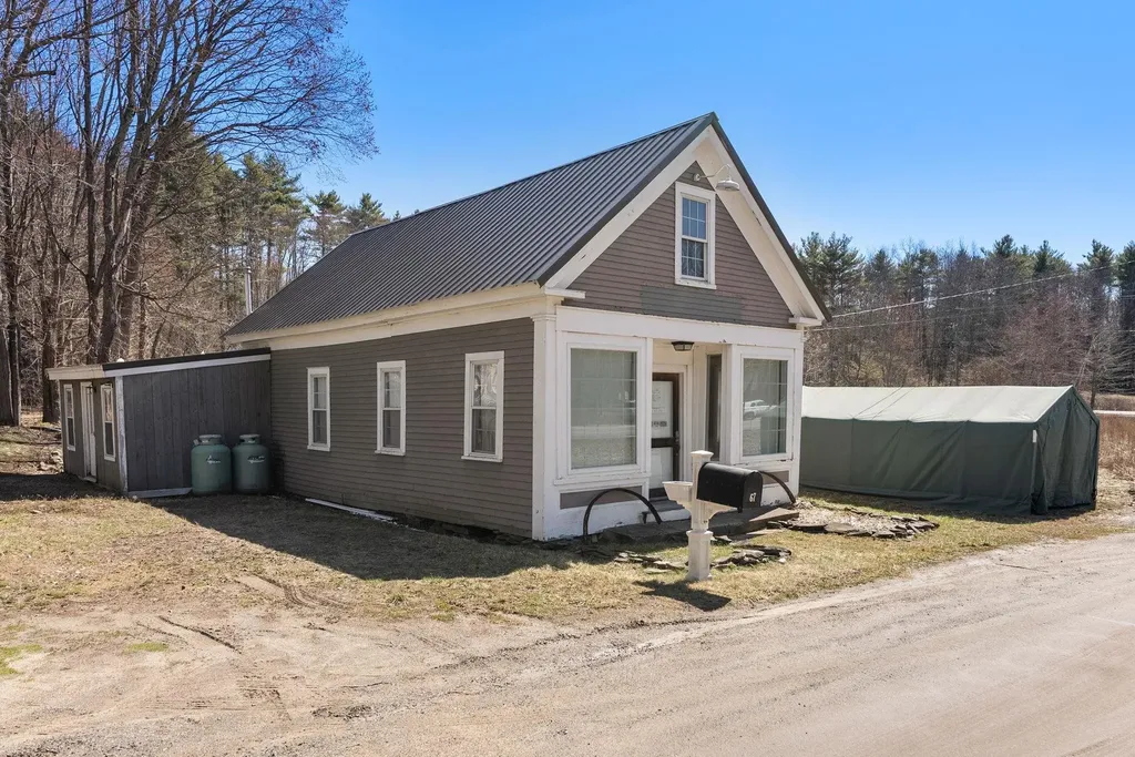 67 Demeritt Avenue Lee NH 03861