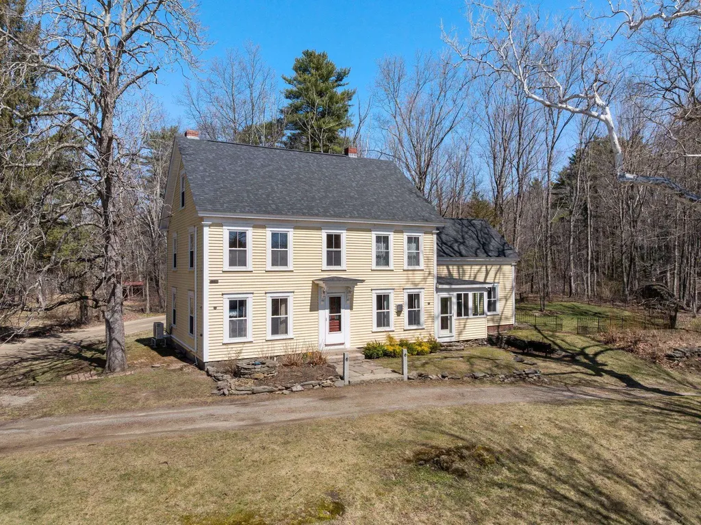 67 Demeritt Avenue Lee NH 03861