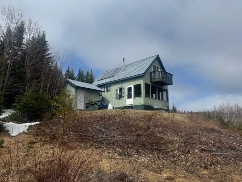 639 Pinnicle Road Newark VT 05871