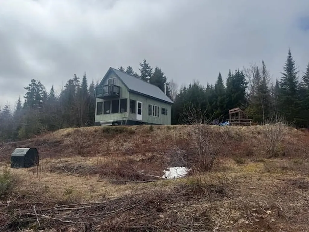 639 Pinnicle Road Newark VT 05871