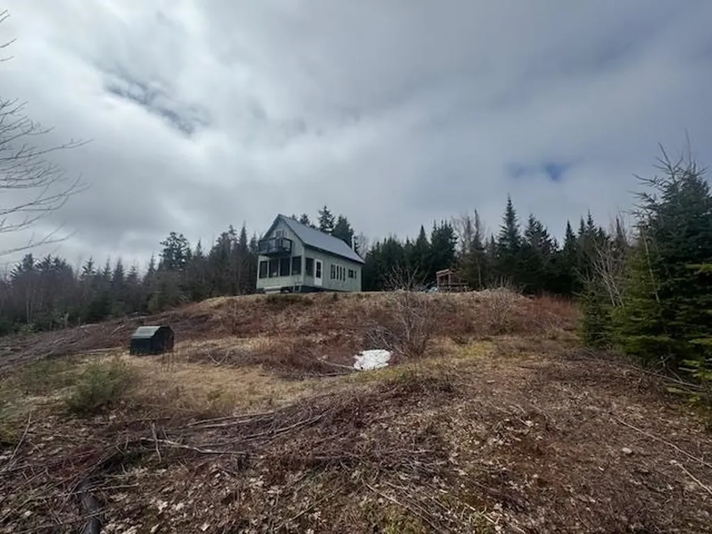 639 Pinnicle Road Newark VT 05871