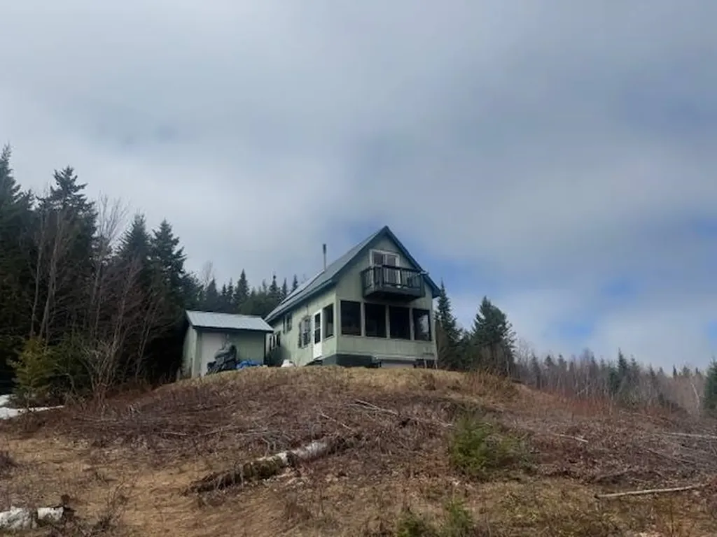 639 Pinnicle Road Newark VT 05871