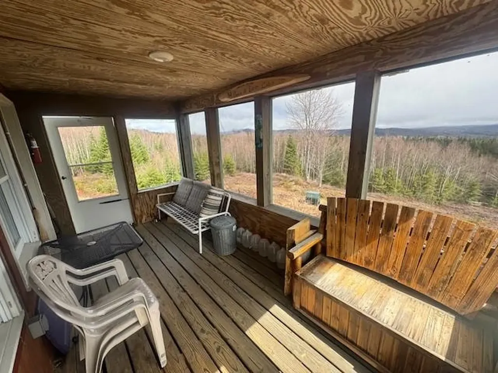 639 Pinnicle Road Newark VT 05871