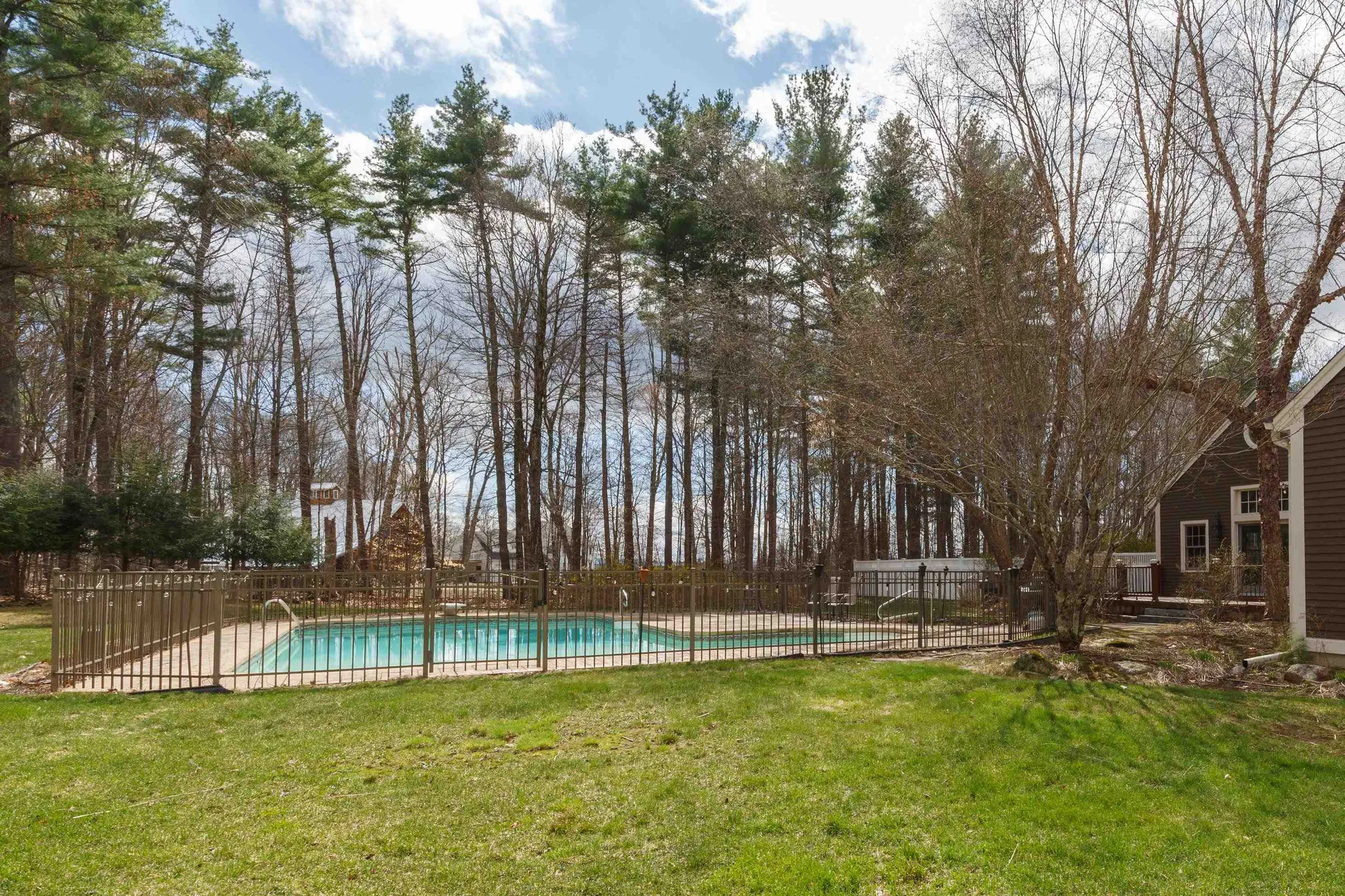 62 Elizabeth Lane Hopkinton NH 03229