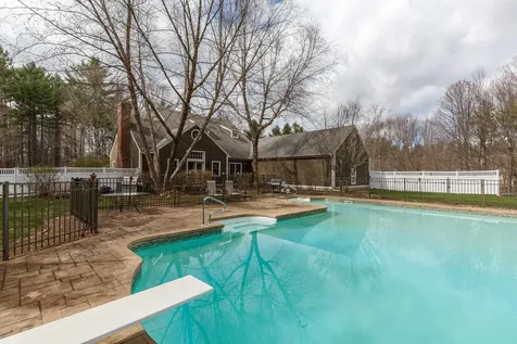 62 Elizabeth Lane Hopkinton NH 03229
