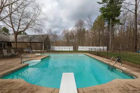 62 Elizabeth Lane Hopkinton NH 03229