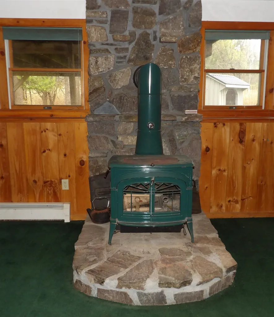 25 Laverne Drive Rutland City VT 05701